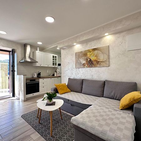 App Parenzana Apartment Groznjan Bagian luar foto